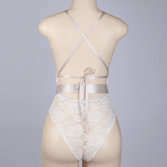 White Eyelash Lace Plunging V-neck Teddy Bodysuit - Picture 10 of 15